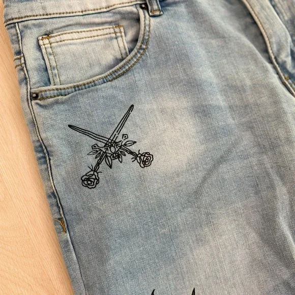 Crysp Denim Distressed Ripped Graphic Jean Light Wash Denim Men 38 Grunge Skater
